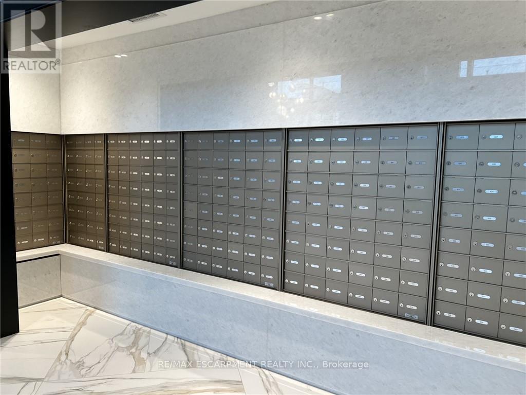 340 - 2343 Khalsa Gate, Oakville, ON - Indoor Photo Showing Other Room