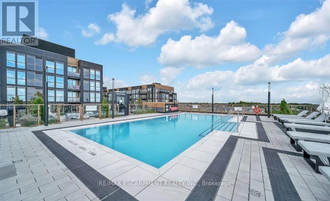 340 - 2343 Khalsa Gate, Oakville, ON - Outdoor With In Ground Pool