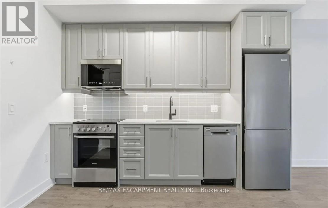 340 - 2343 Khalsa Gate, Oakville, ON - Indoor Photo Showing Kitchen