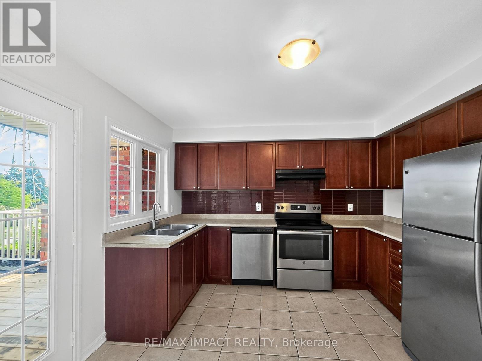232 Rouge River Drive, Toronto (Rouge), ON - Indoor Photo Showing Kitchen With Double Sink