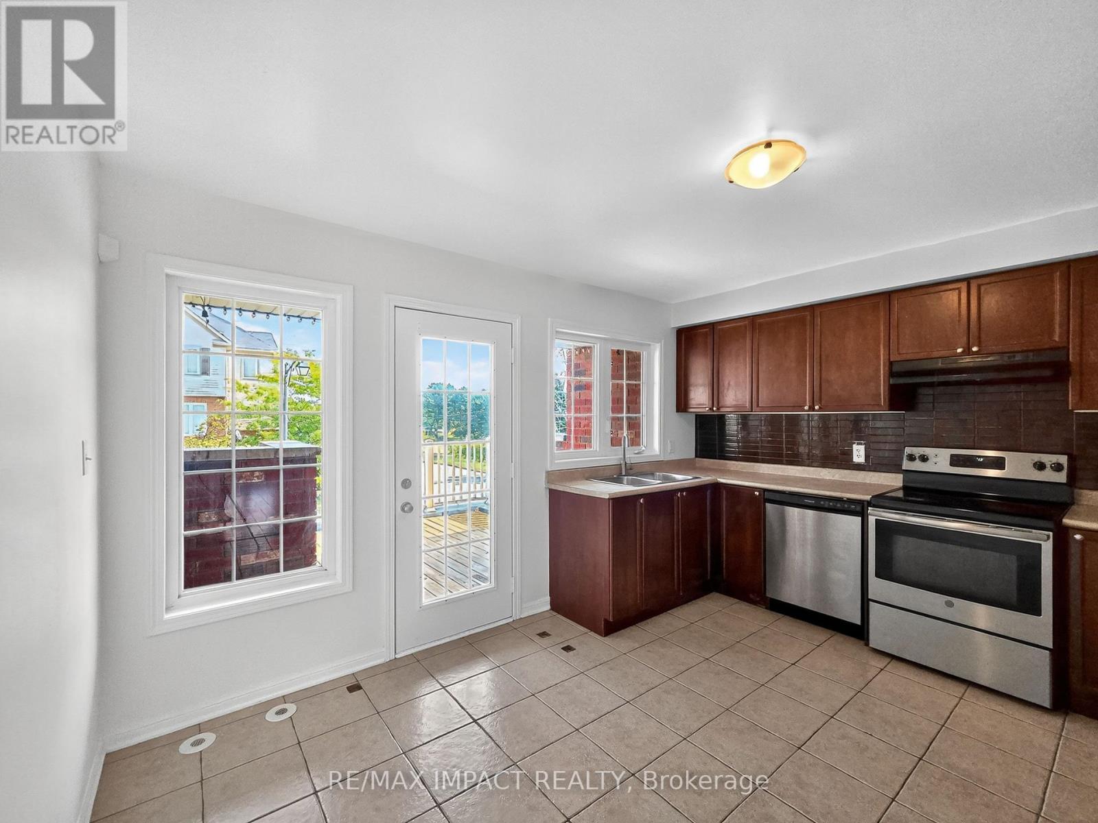 232 Rouge River Drive, Toronto (Rouge), ON - Indoor Photo Showing Kitchen