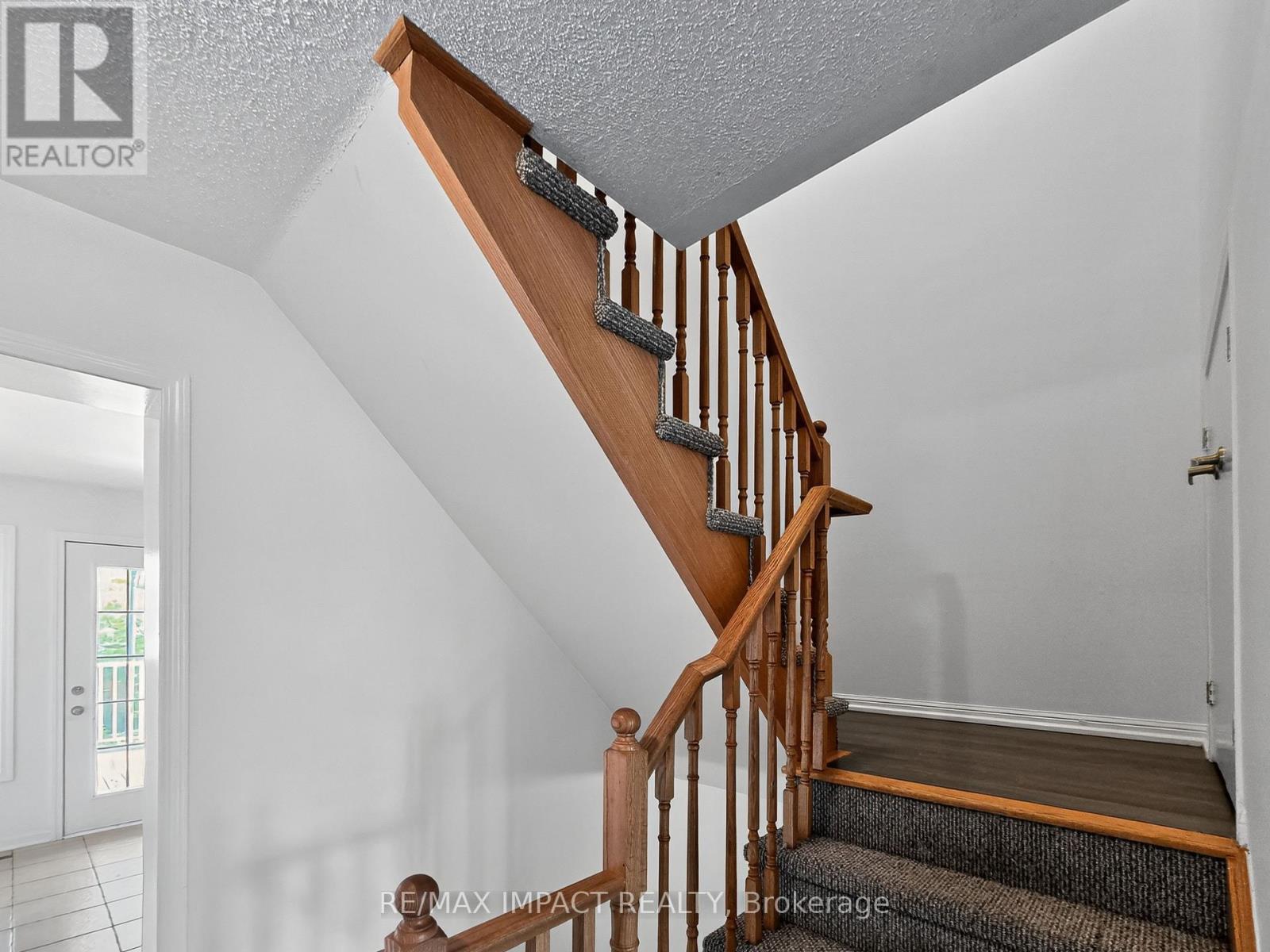 232 Rouge River Drive, Toronto (Rouge), ON - Indoor Photo Showing Other Room