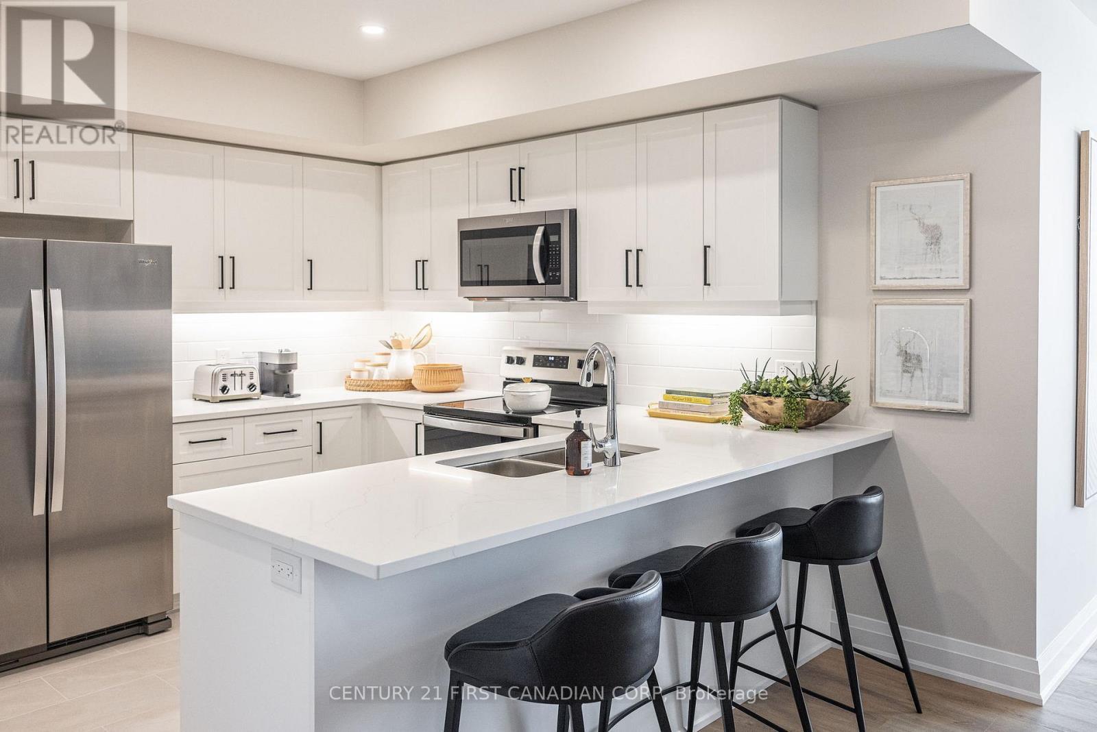 Beautiful White Kitchen - 1201 - 4286 King Street, Kitchener, ON