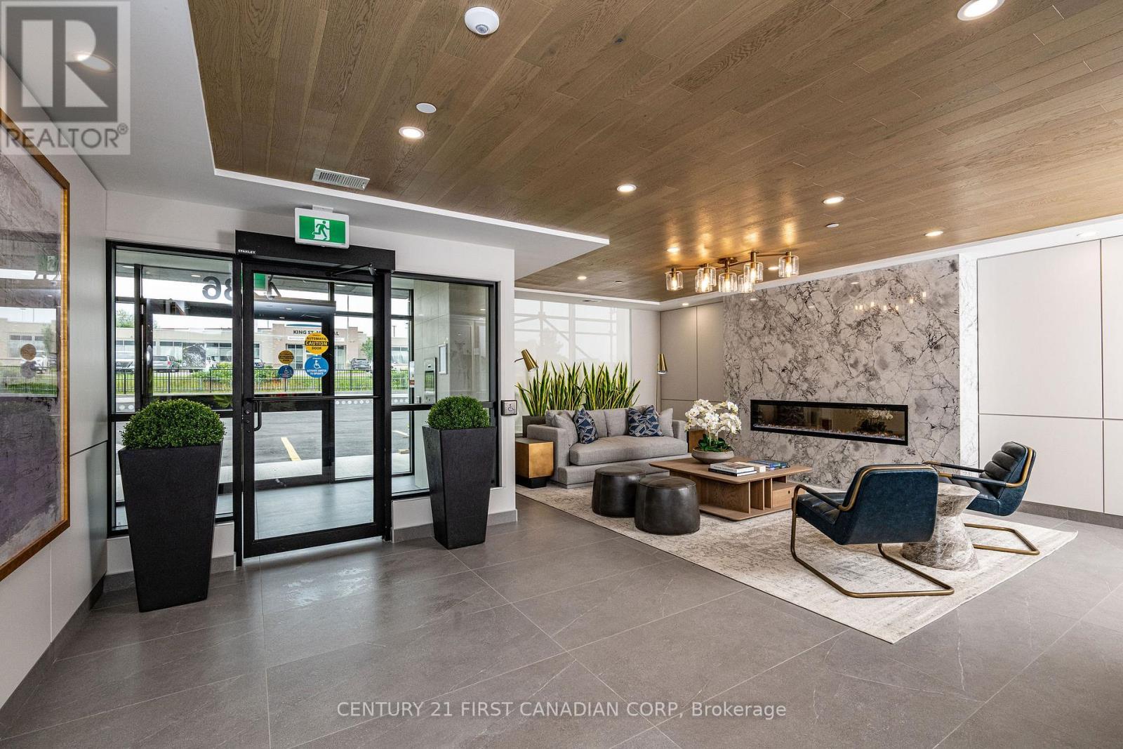 Warm Entrance Lobby - 1201 - 4286 King Street, Kitchener, ON