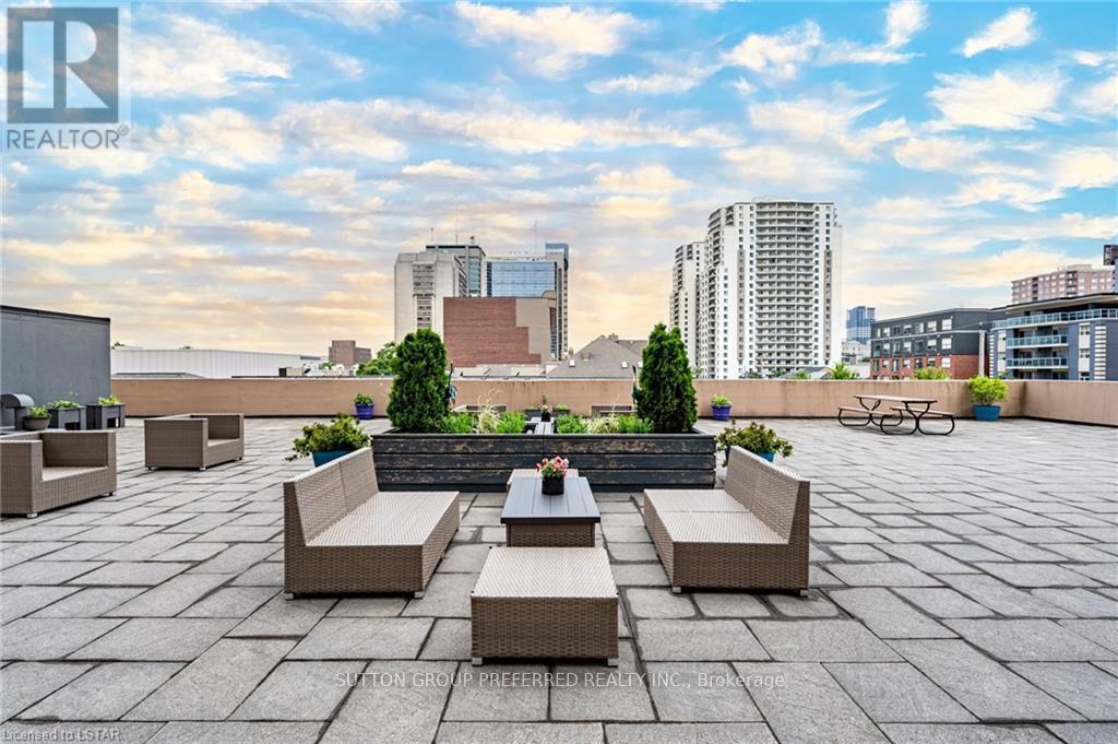 2404 - 389 Dundas Street, London East (East K), ON - Outdoor With Deck Patio Veranda