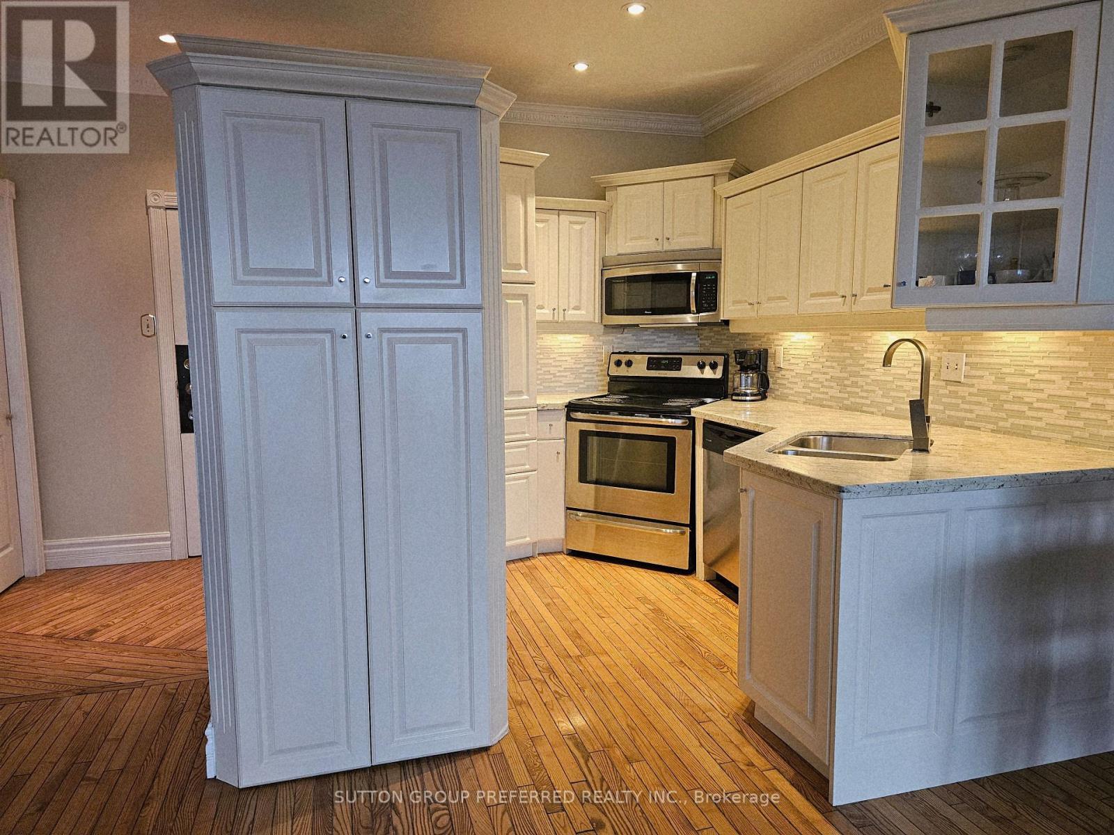 2404 - 389 Dundas Street, London East (East K), ON - Indoor Photo Showing Kitchen With Stainless Steel Kitchen With Double Sink