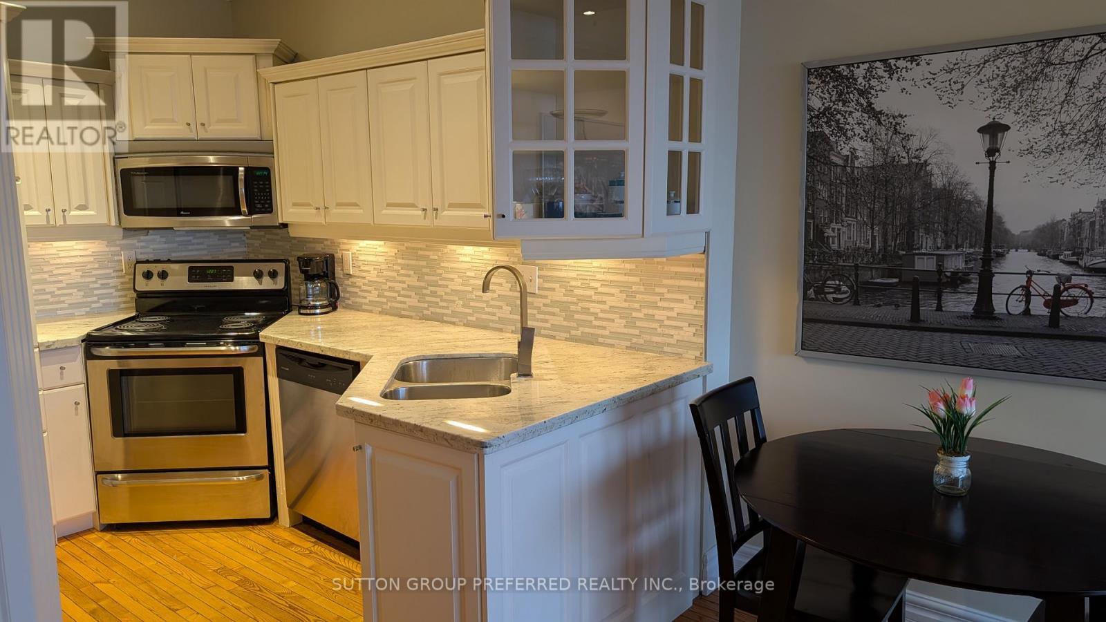 2404 - 389 Dundas Street, London East (East K), ON - Indoor Photo Showing Kitchen With Stainless Steel Kitchen With Double Sink