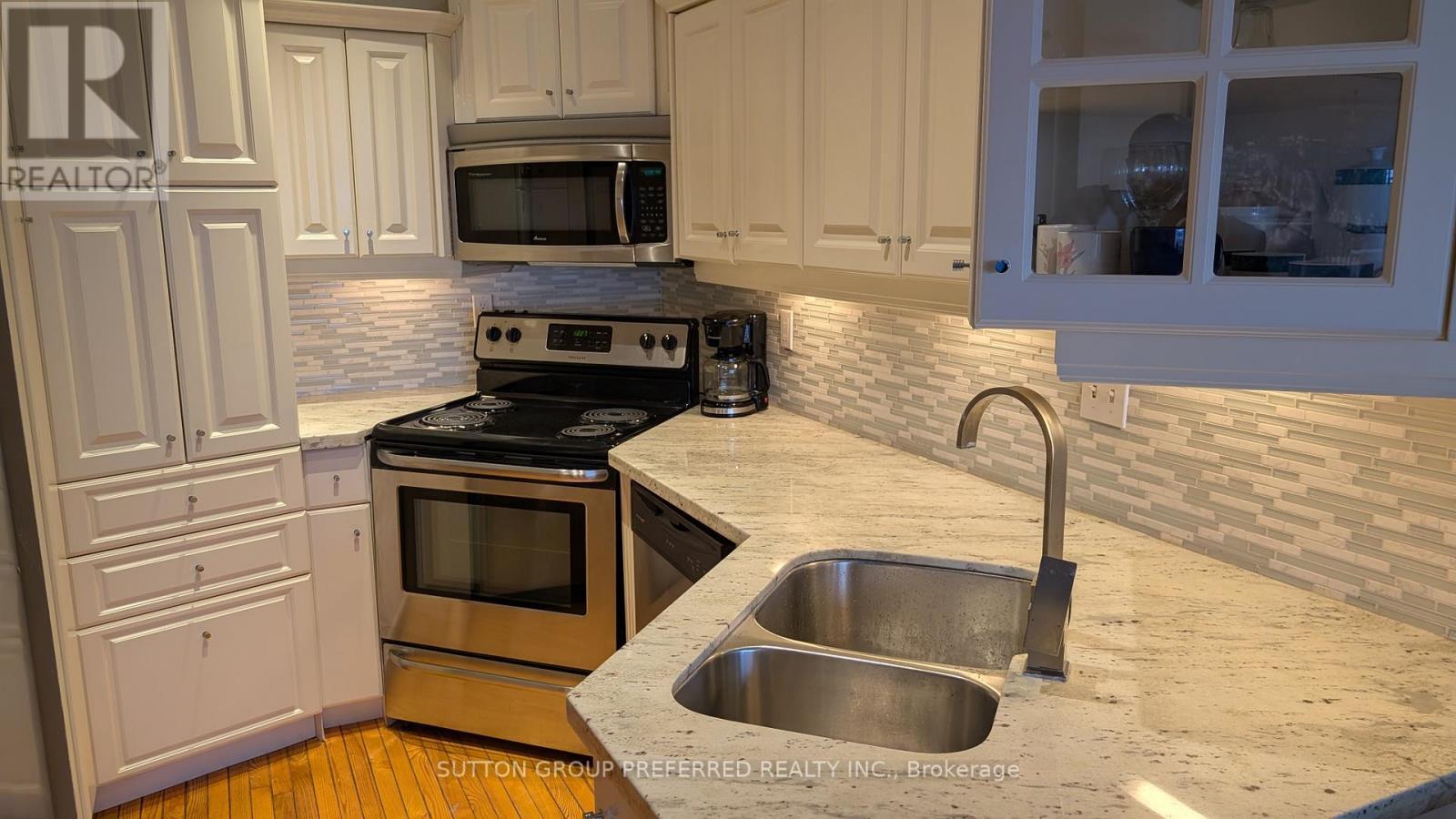 2404 - 389 Dundas Street, London East (East K), ON - Indoor Photo Showing Kitchen With Stainless Steel Kitchen With Double Sink