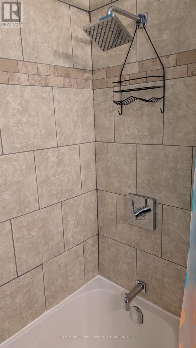 2404 - 389 Dundas Street, London East (East K), ON - Indoor Photo Showing Bathroom