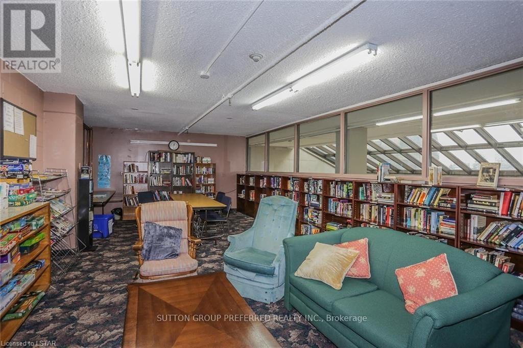 2404 - 389 Dundas Street, London East (East K), ON - Indoor