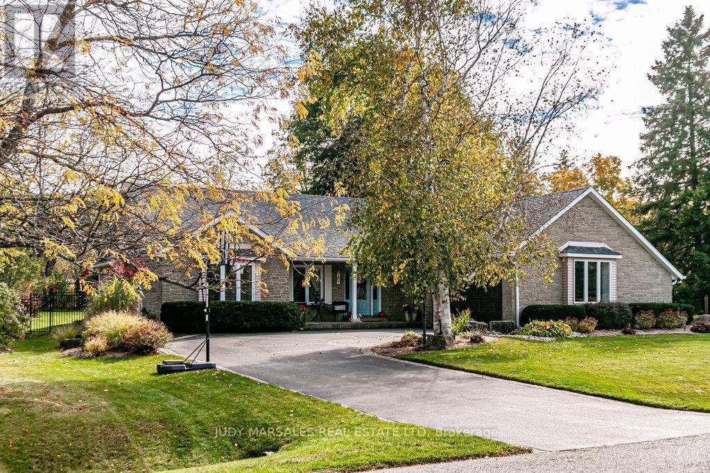 20 Meander Close, Hamilton, ON - Outdoor