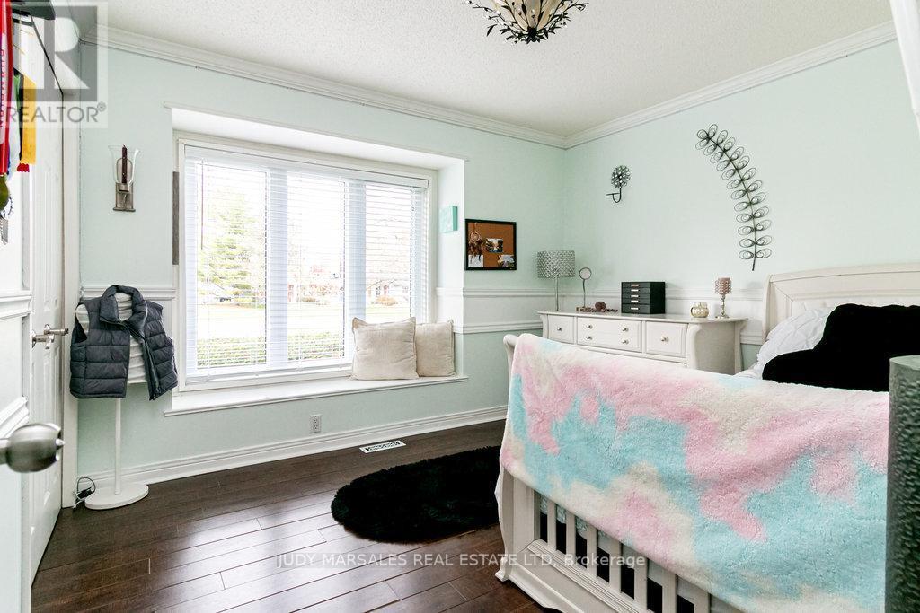 20 Meander Close, Hamilton, ON - Indoor Photo Showing Bedroom