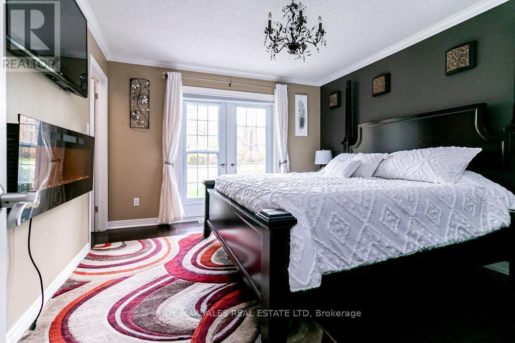 20 Meander Close, Hamilton, ON - Indoor Photo Showing Bedroom