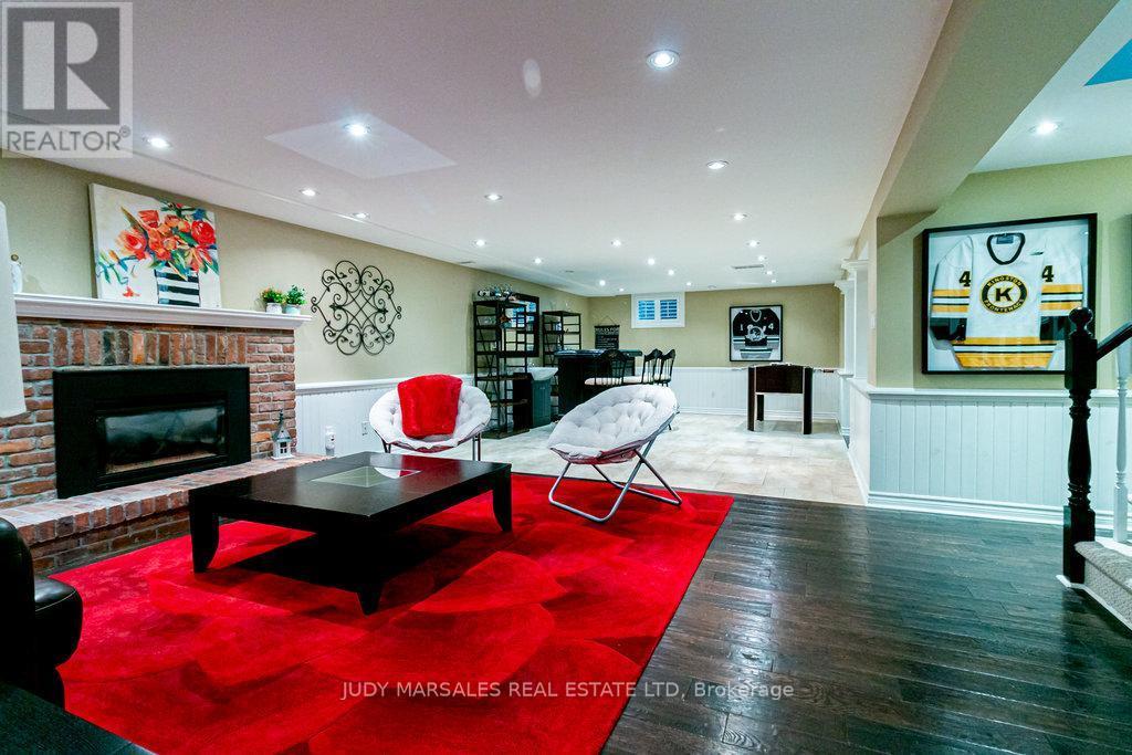 20 Meander Close, Hamilton, ON - Indoor With Fireplace