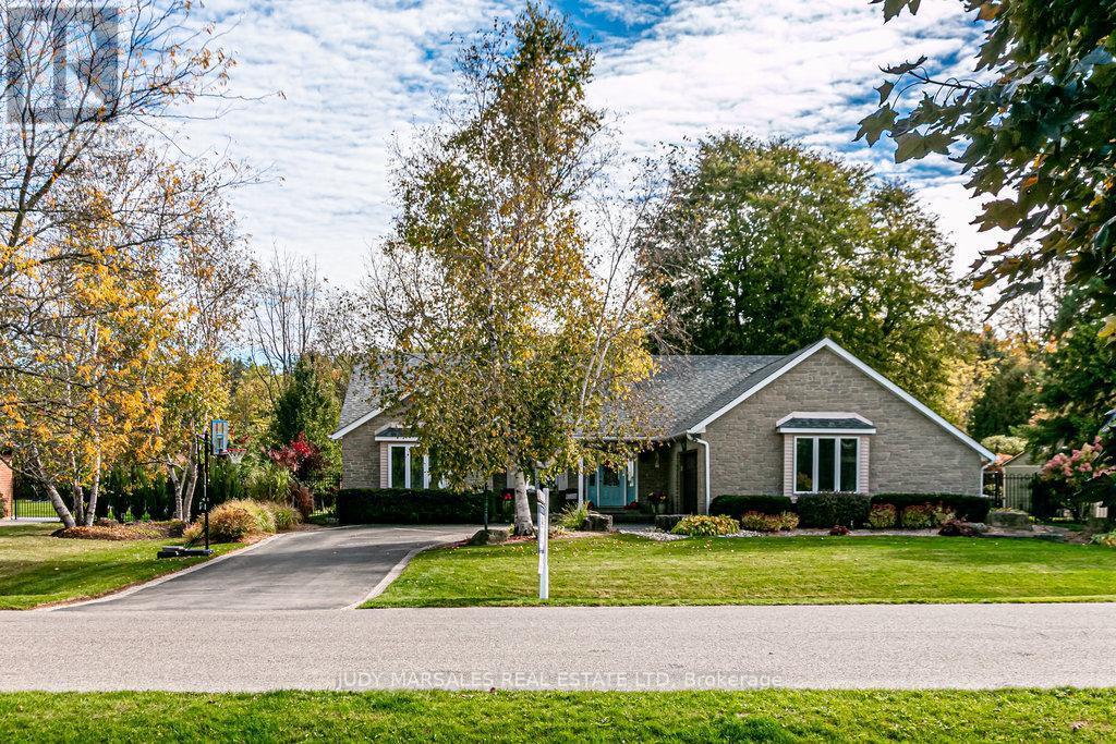 20 Meander Close, Hamilton, ON - Outdoor