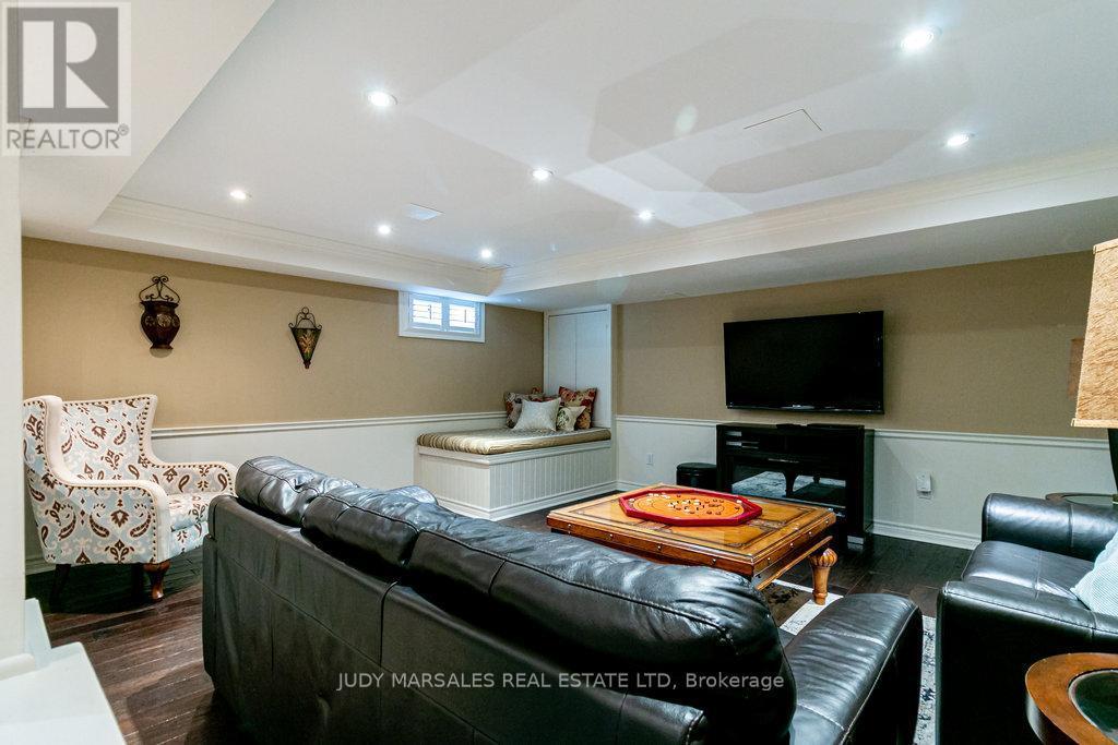 20 Meander Close, Hamilton, ON - Indoor Photo Showing Basement