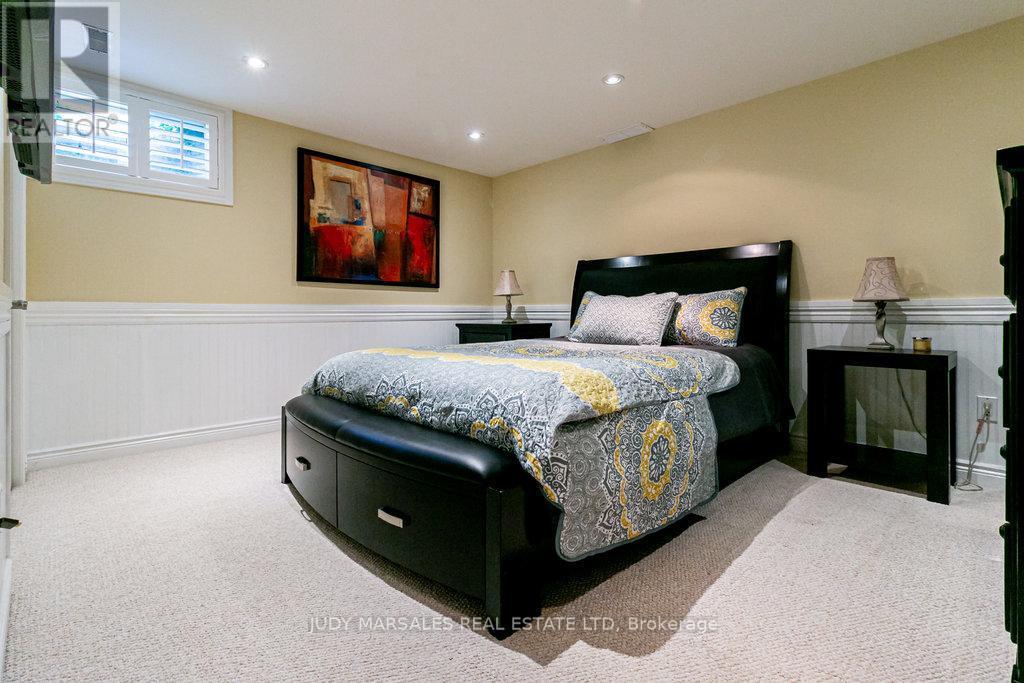 20 Meander Close, Hamilton, ON - Indoor Photo Showing Bedroom