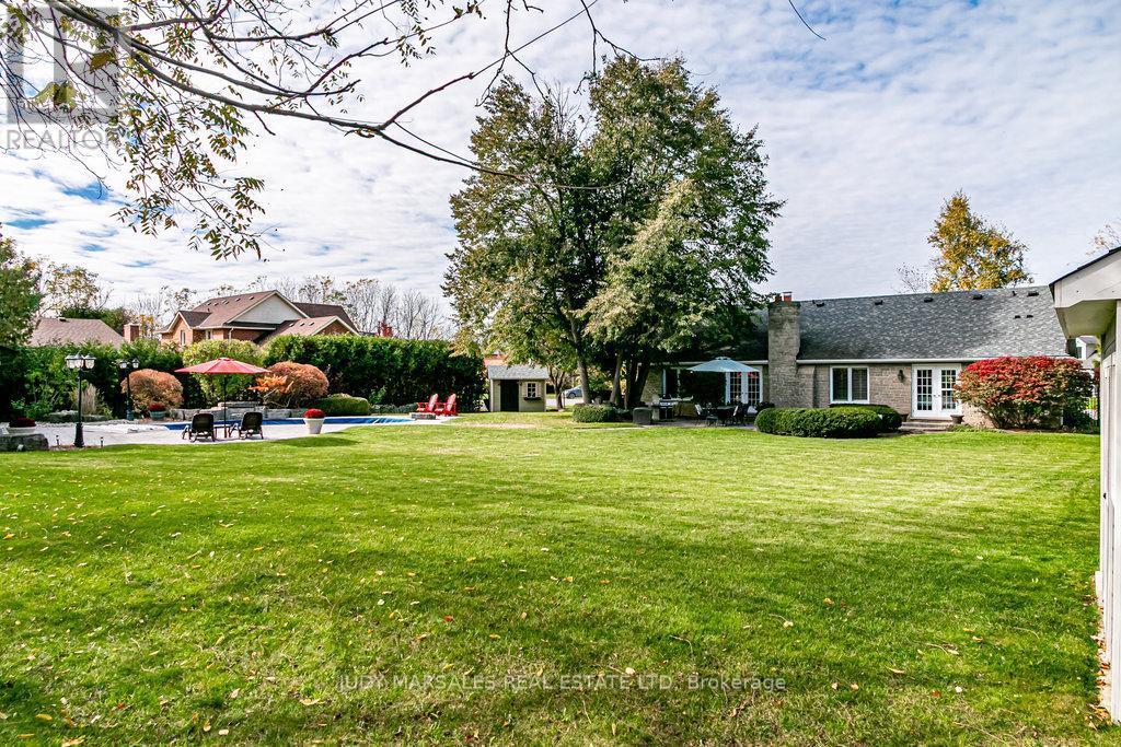 20 Meander Close, Hamilton, ON - Outdoor