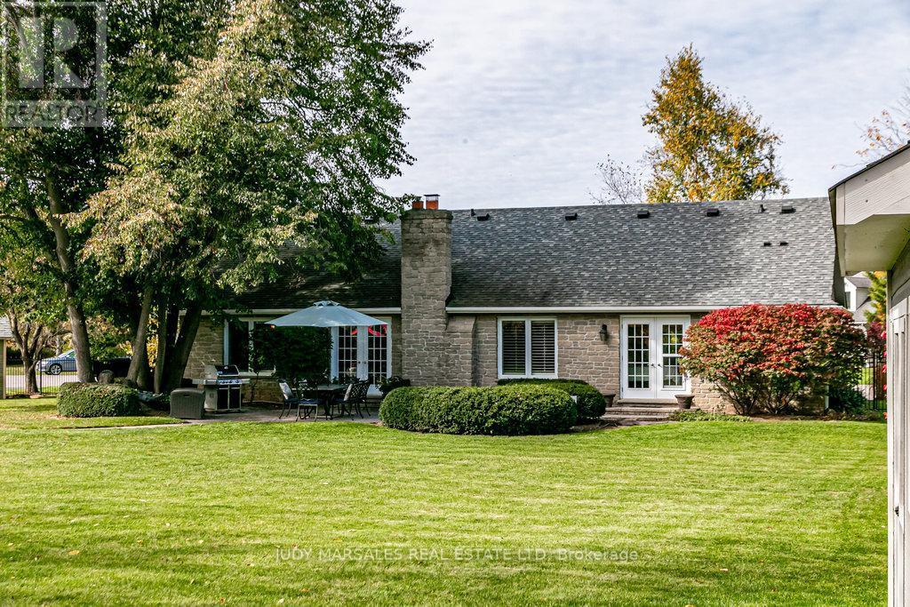 20 Meander Close, Hamilton, ON - Outdoor