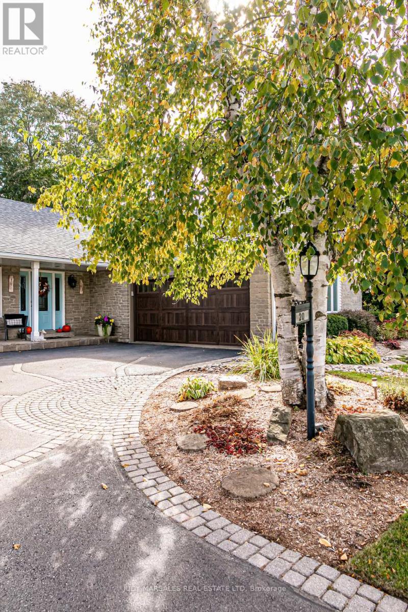 20 Meander Close, Hamilton, ON - Outdoor