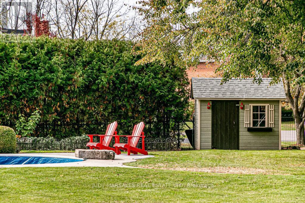 20 Meander Close, Hamilton, ON - Outdoor With In Ground Pool