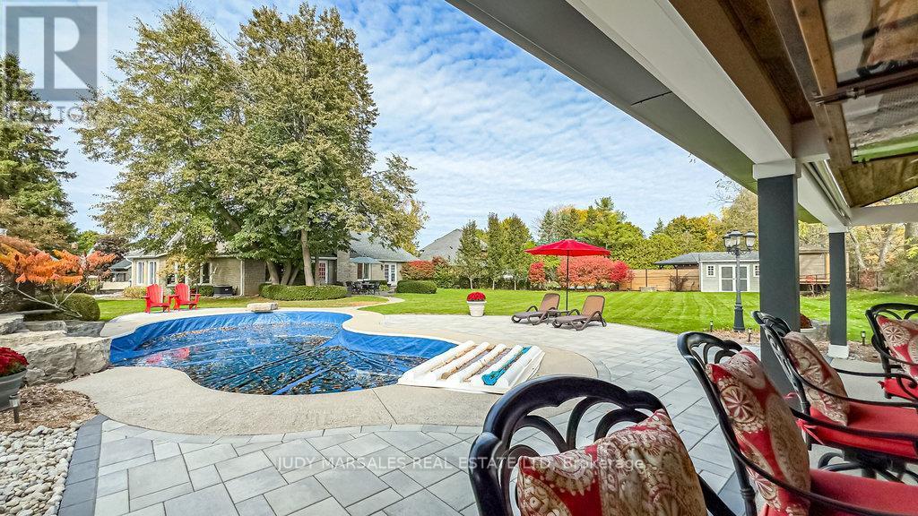20 Meander Close, Hamilton, ON - Outdoor With In Ground Pool