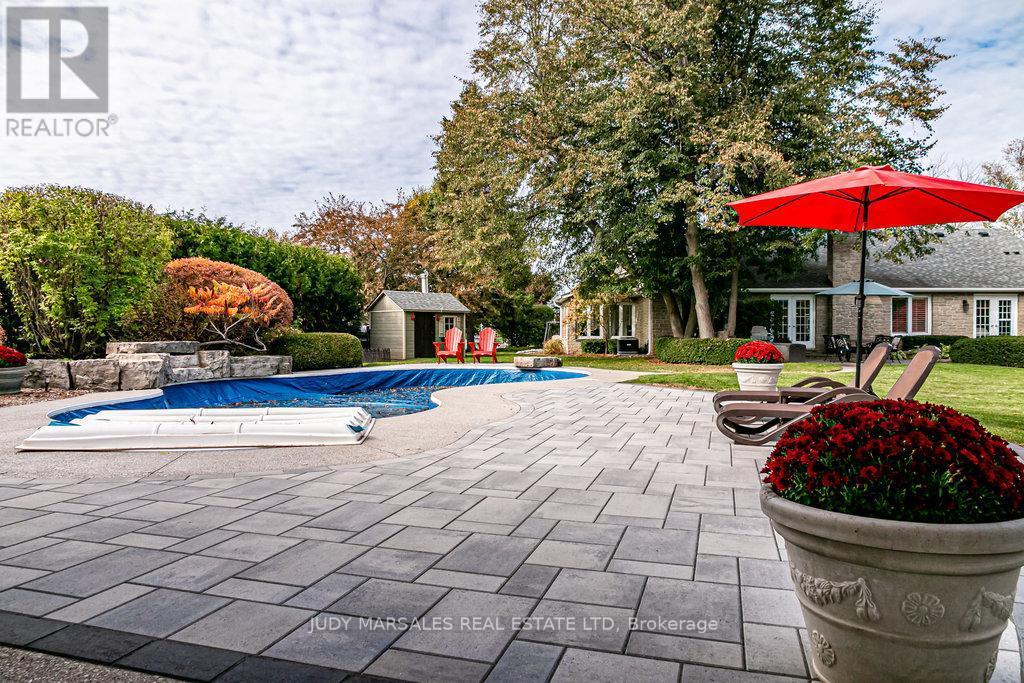 20 Meander Close, Hamilton, ON - Outdoor With In Ground Pool With Deck Patio Veranda With Backyard