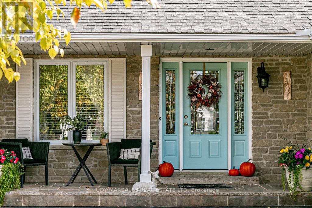 20 Meander Close, Hamilton, ON - Outdoor With Deck Patio Veranda