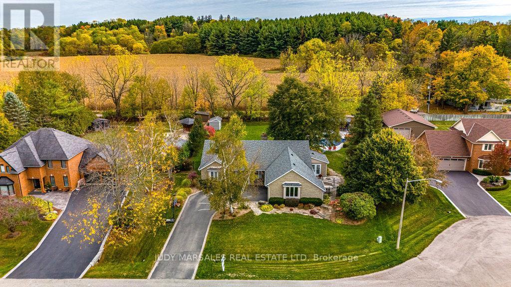 20 Meander Close, Hamilton, ON - Outdoor