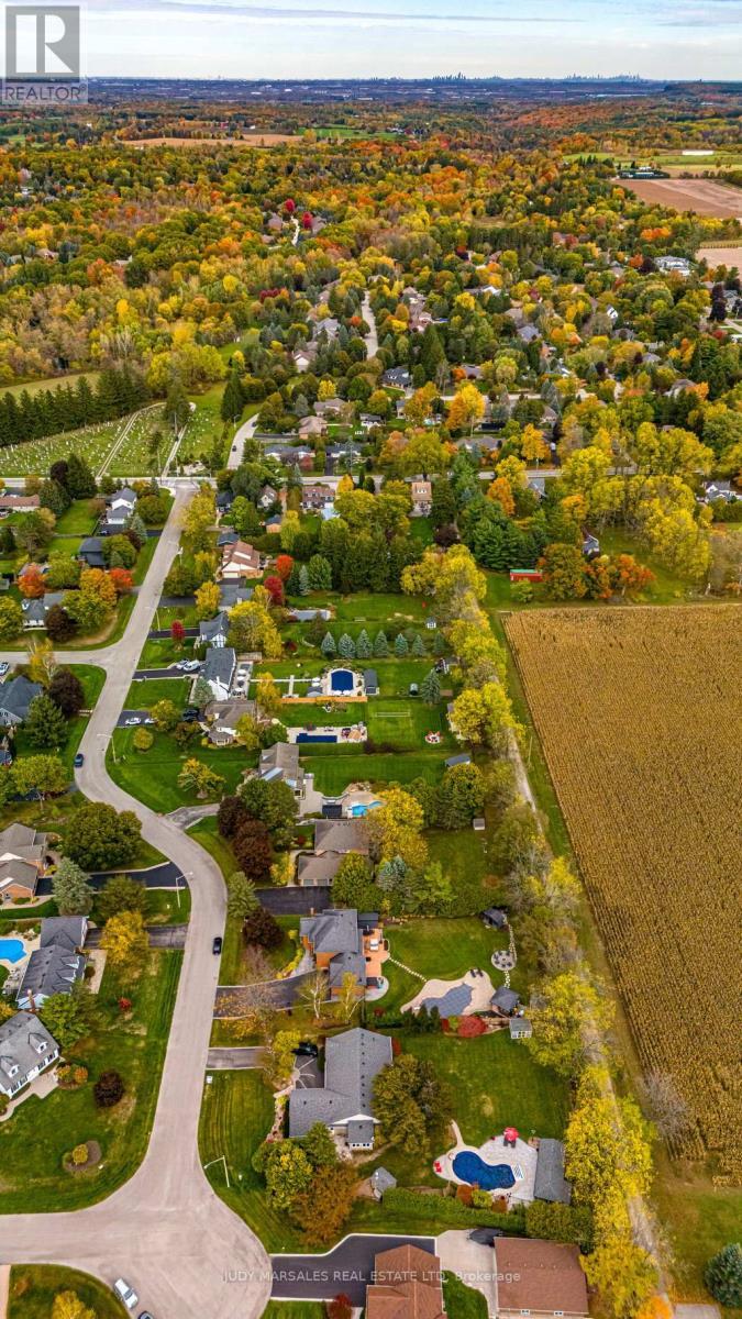 20 Meander Close, Hamilton, ON - Outdoor With View