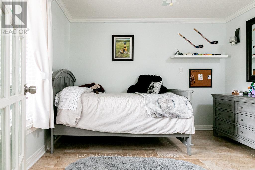 20 Meander Close, Hamilton, ON - Indoor Photo Showing Bedroom