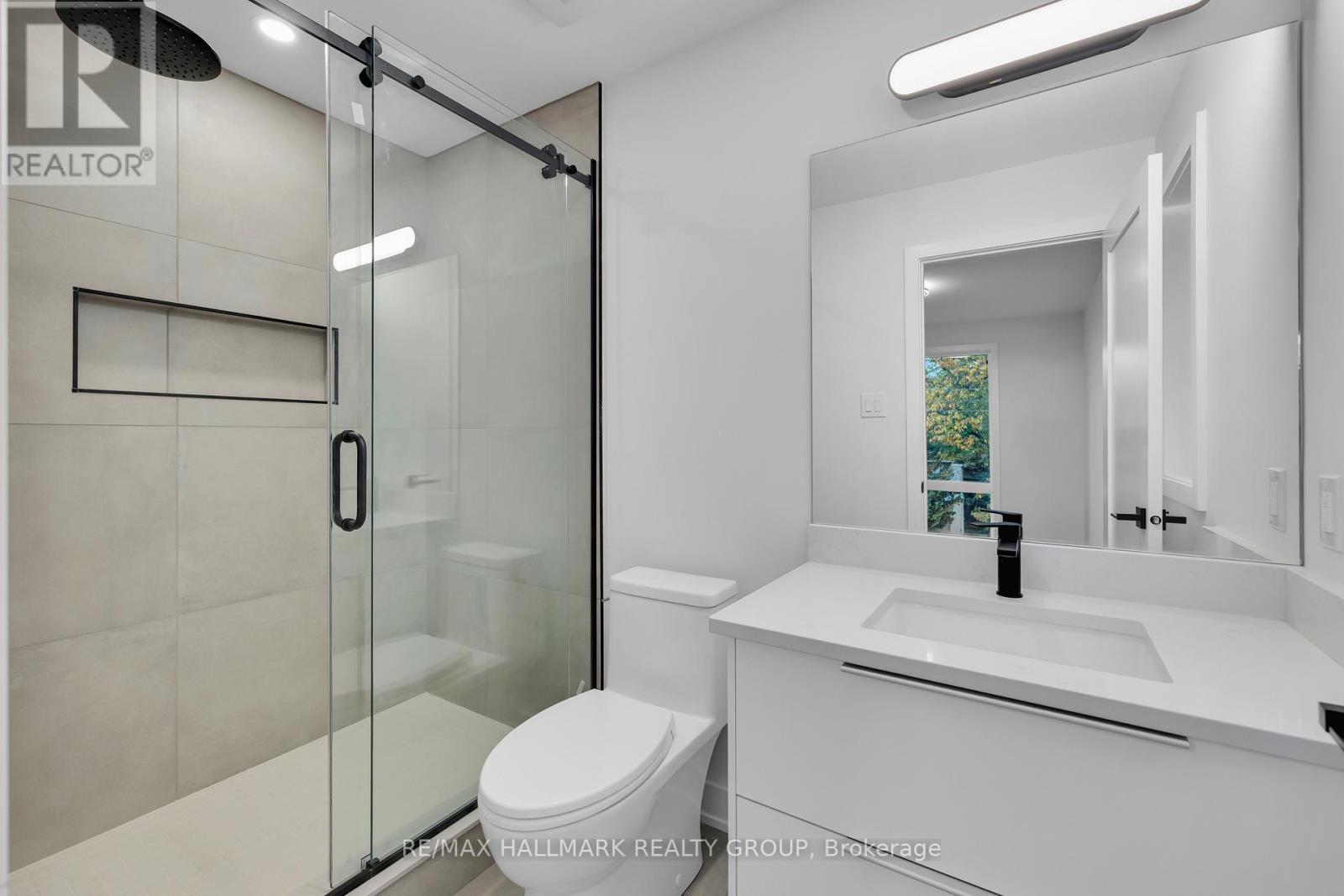 481 Wentworth Avenue, Ottawa, ON - Indoor Photo Showing Bathroom