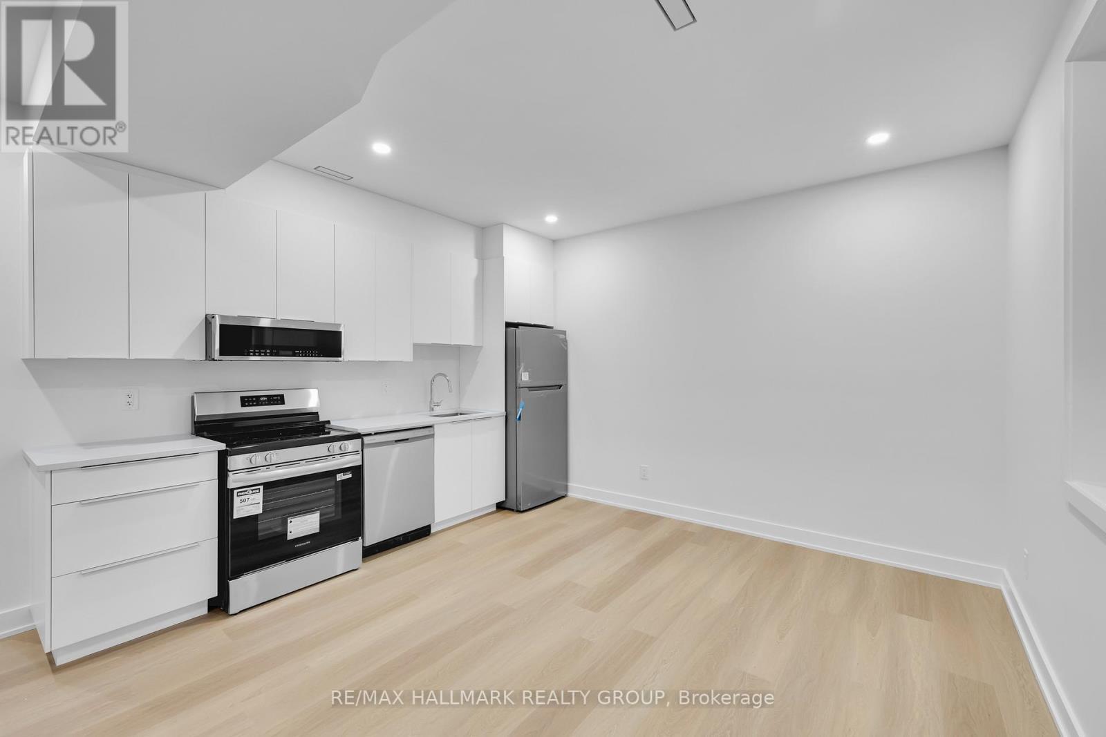481 Wentworth Avenue, Ottawa, ON - Indoor Photo Showing Kitchen