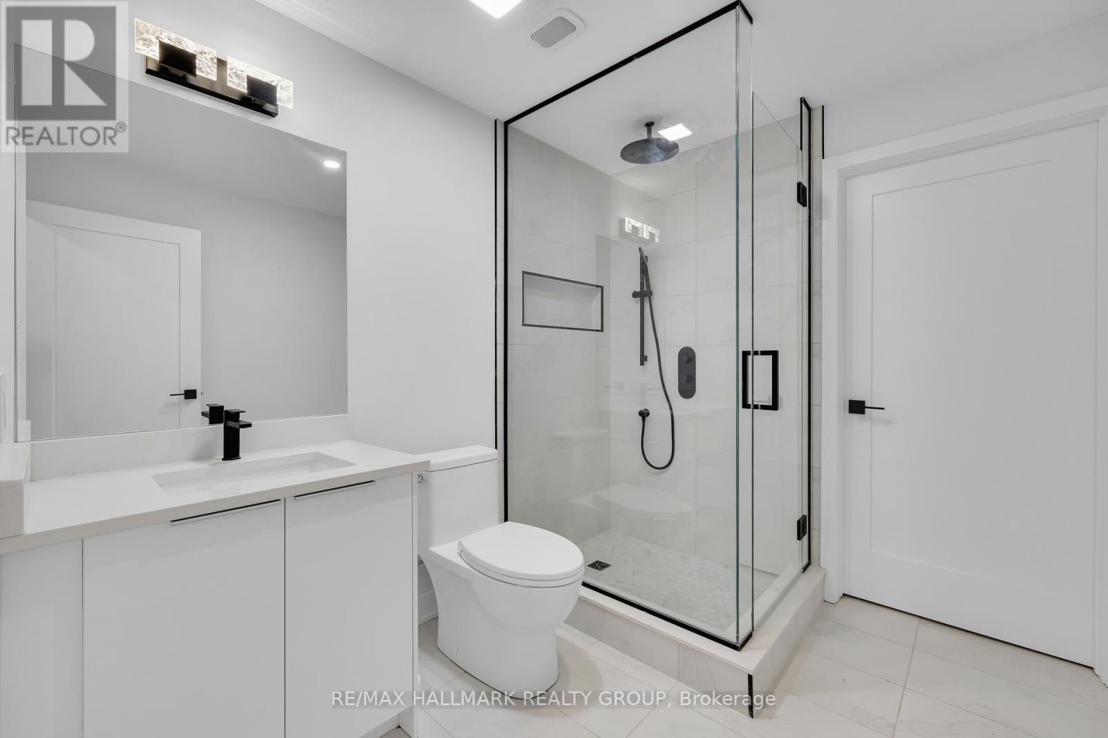 481 Wentworth Avenue, Ottawa, ON - Indoor Photo Showing Bathroom