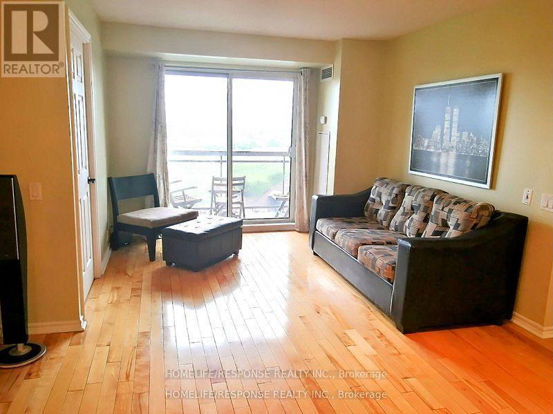 Lph8 - 1720 Eglinton Avenue E, Toronto, ON - Indoor Photo Showing Living Room