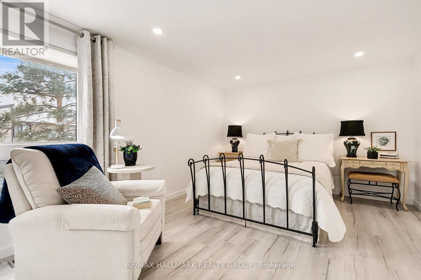 6861 Bilberry Drive, Ottawa, ON