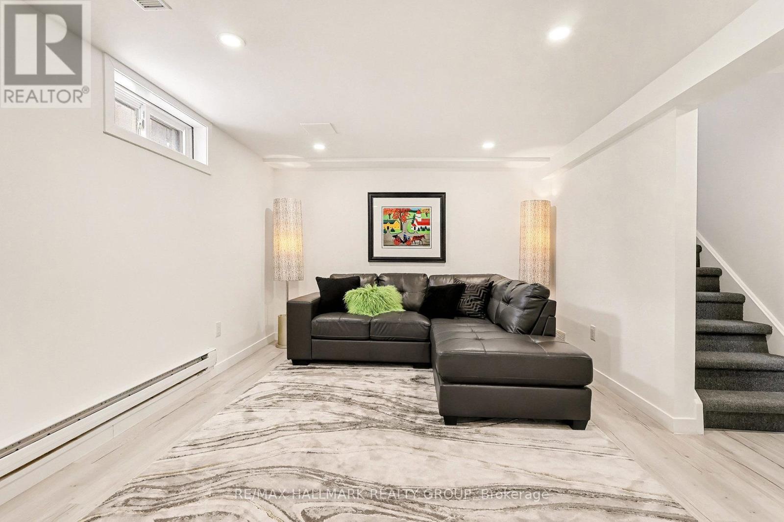 6861 Bilberry Drive, Ottawa, ON