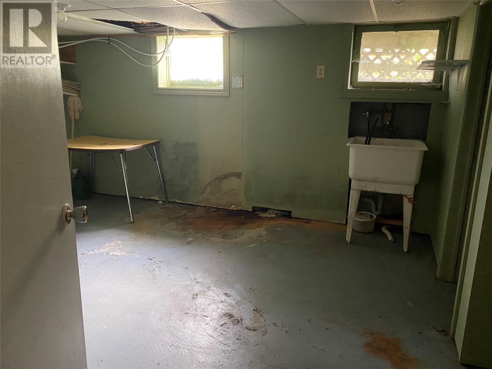 129 Roaches Line Road, Roaches Line, NL - Indoor