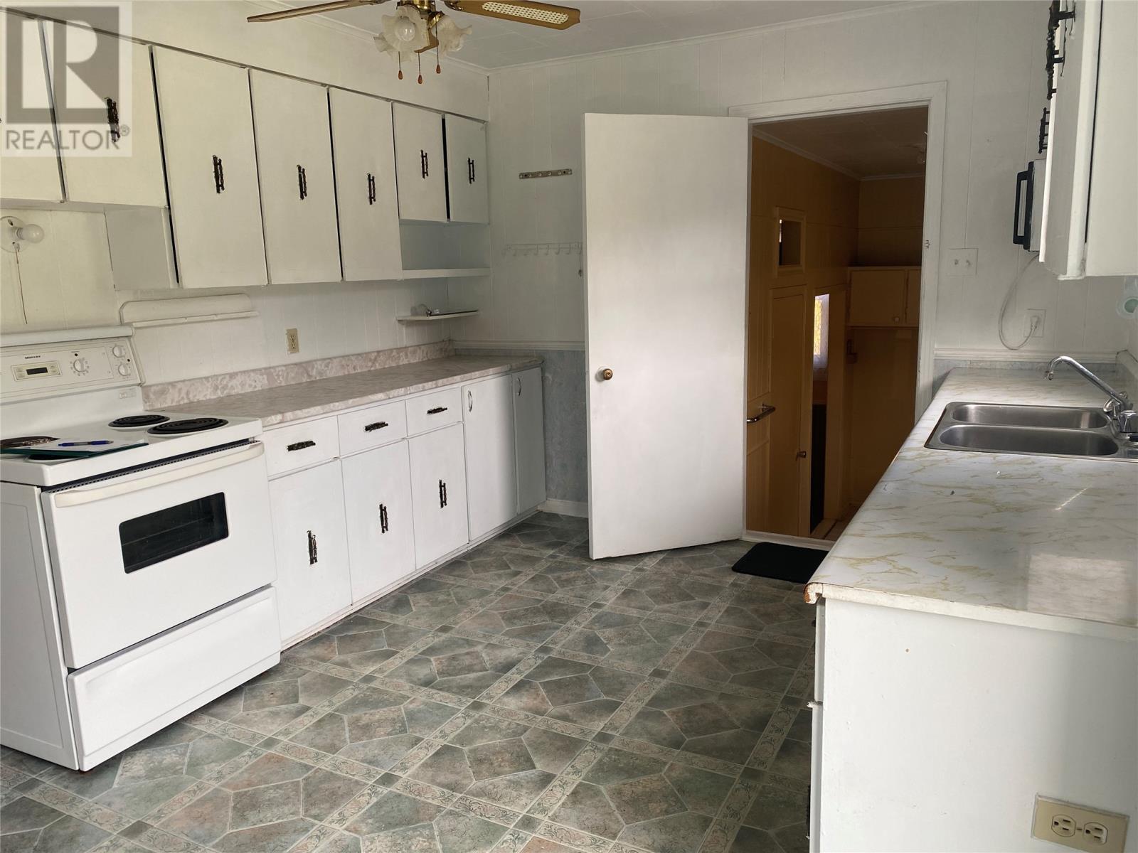 129 Roaches Line Road, Roaches Line, NL - Indoor Photo Showing Kitchen With Double Sink