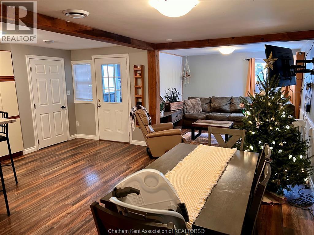 8583 James Street, Charing Cross, ON - Indoor Photo Showing Living Room