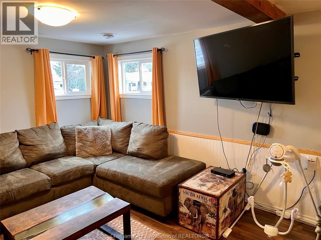 8583 James Street, Charing Cross, ON - Indoor Photo Showing Living Room