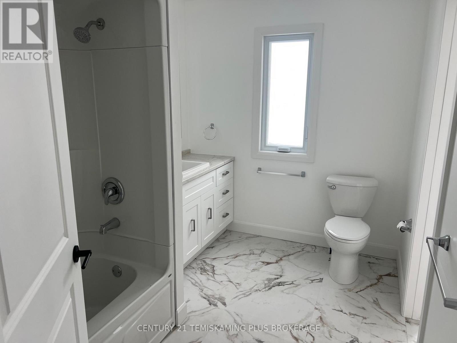 40 Tenth Avenue S, Armstrong (Earlton), ON - Indoor Photo Showing Bathroom