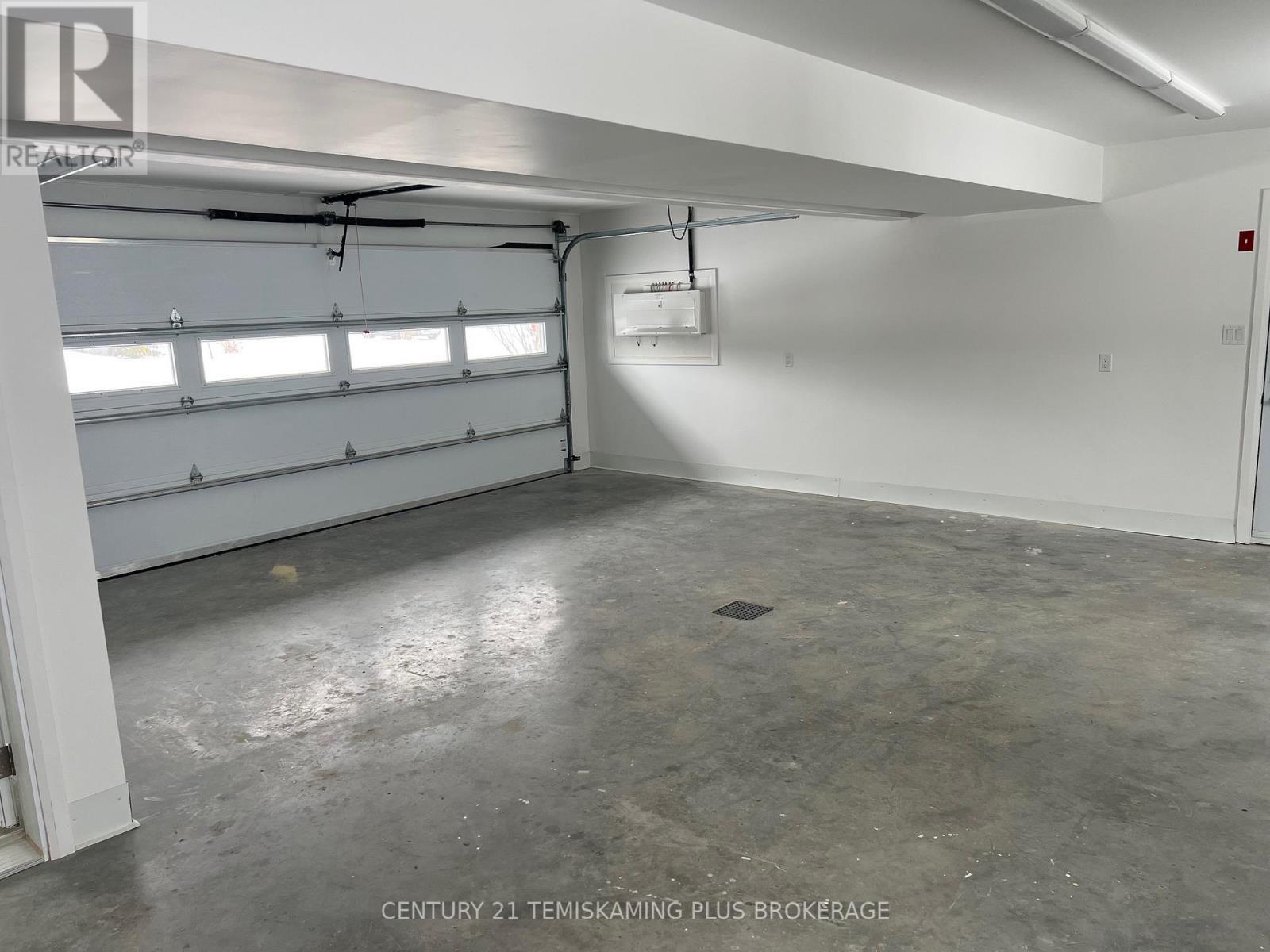 40 Tenth Avenue S, Armstrong (Earlton), ON - Indoor Photo Showing Garage