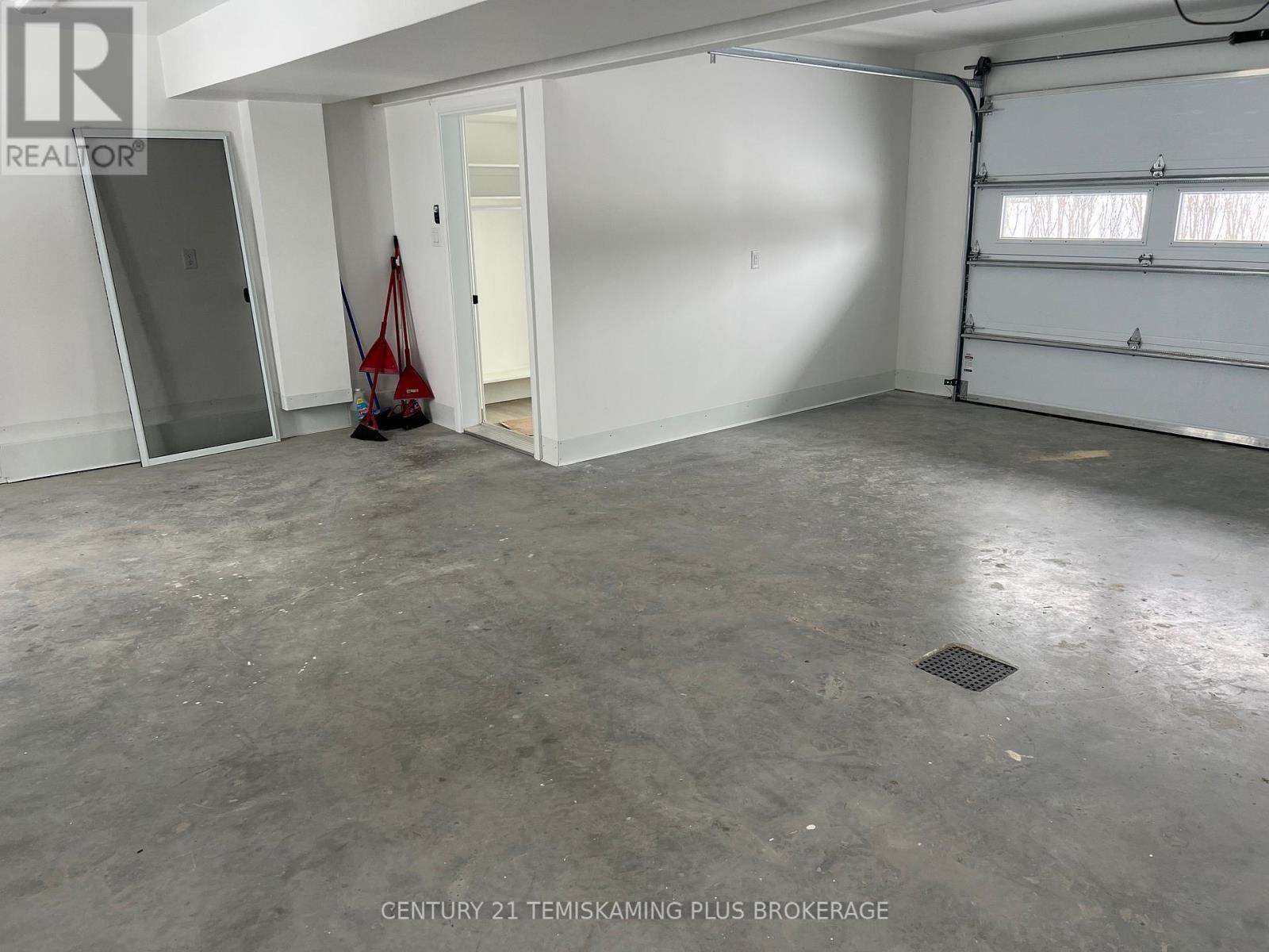 40 Tenth Avenue S, Armstrong (Earlton), ON - Indoor Photo Showing Garage
