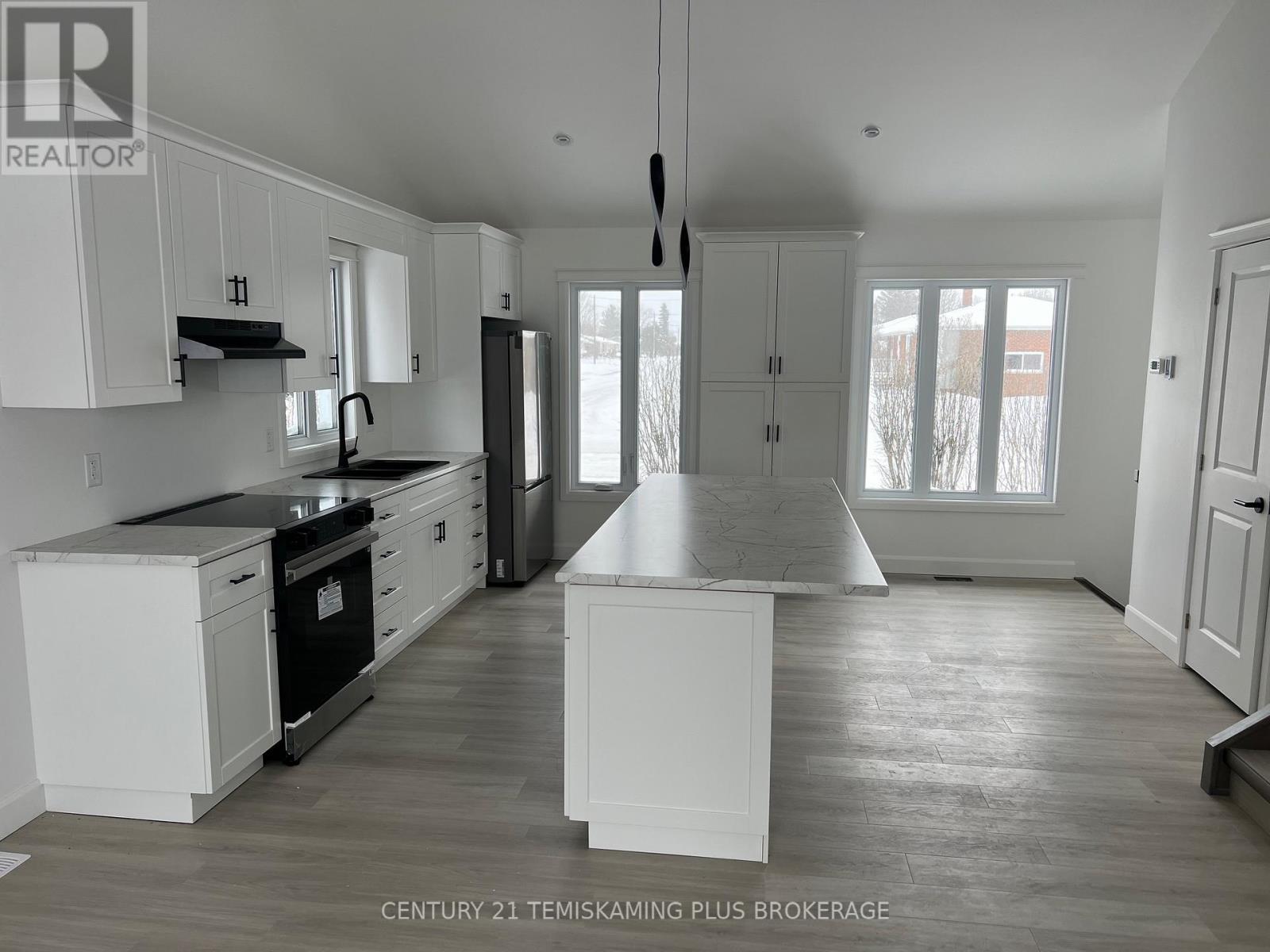40 Tenth Avenue S, Armstrong (Earlton), ON - Indoor Photo Showing Kitchen With Upgraded Kitchen
