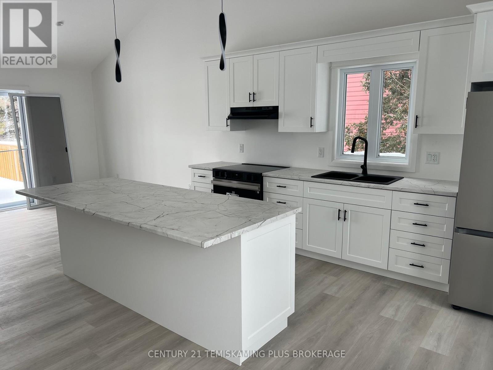 40 Tenth Avenue S, Armstrong (Earlton), ON - Indoor Photo Showing Kitchen With Upgraded Kitchen