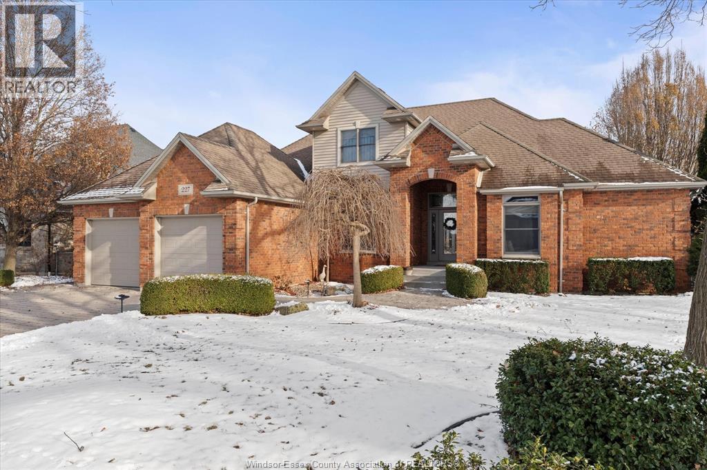 227 Clubview Drive, Amherstburg, ON - Outdoor With Facade