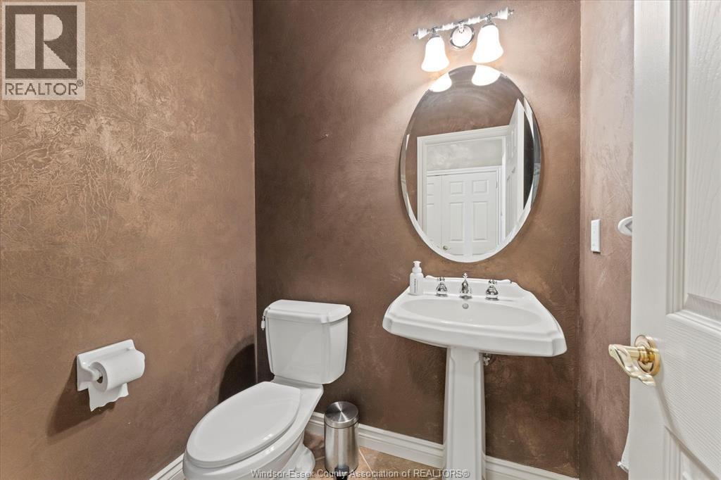 227 Clubview Drive, Amherstburg, ON - Indoor Photo Showing Bathroom