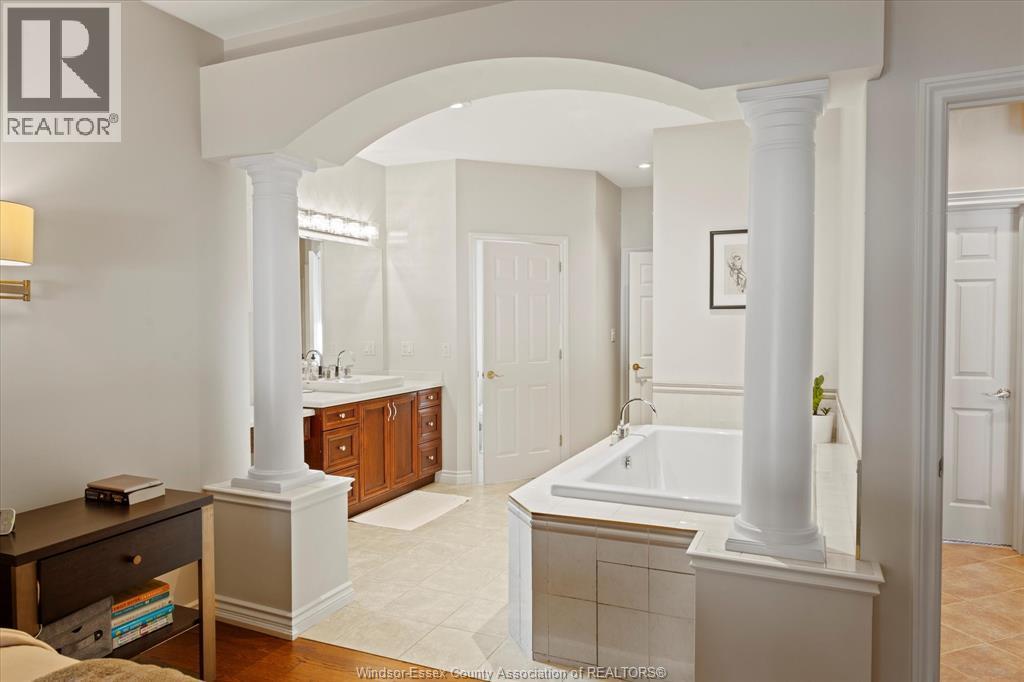 227 Clubview Drive, Amherstburg, ON - Indoor Photo Showing Laundry Room