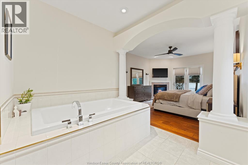 227 Clubview Drive, Amherstburg, ON - Indoor Photo Showing Bathroom